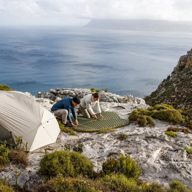 Килимок надувний з мішком-насосом овальний Naturehike Ultralight 183 см CNH22DZ018 зелений