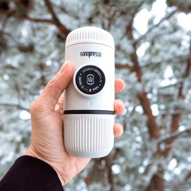 Портативная кофеварка с чехлом Wacaco Nanopresso white WNANOWH фото