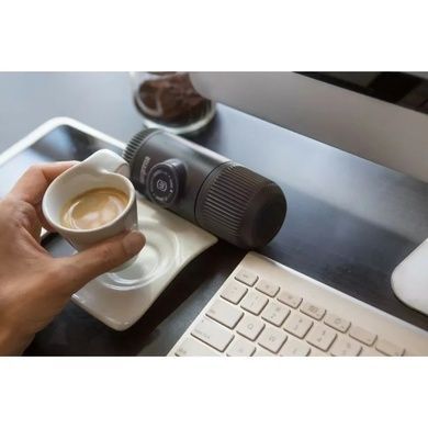 Портативная эспрессо-кофеварка Wacaco Nanopresso серая с чехлом, механическая, для молотого кофе WNANOGRcase фото